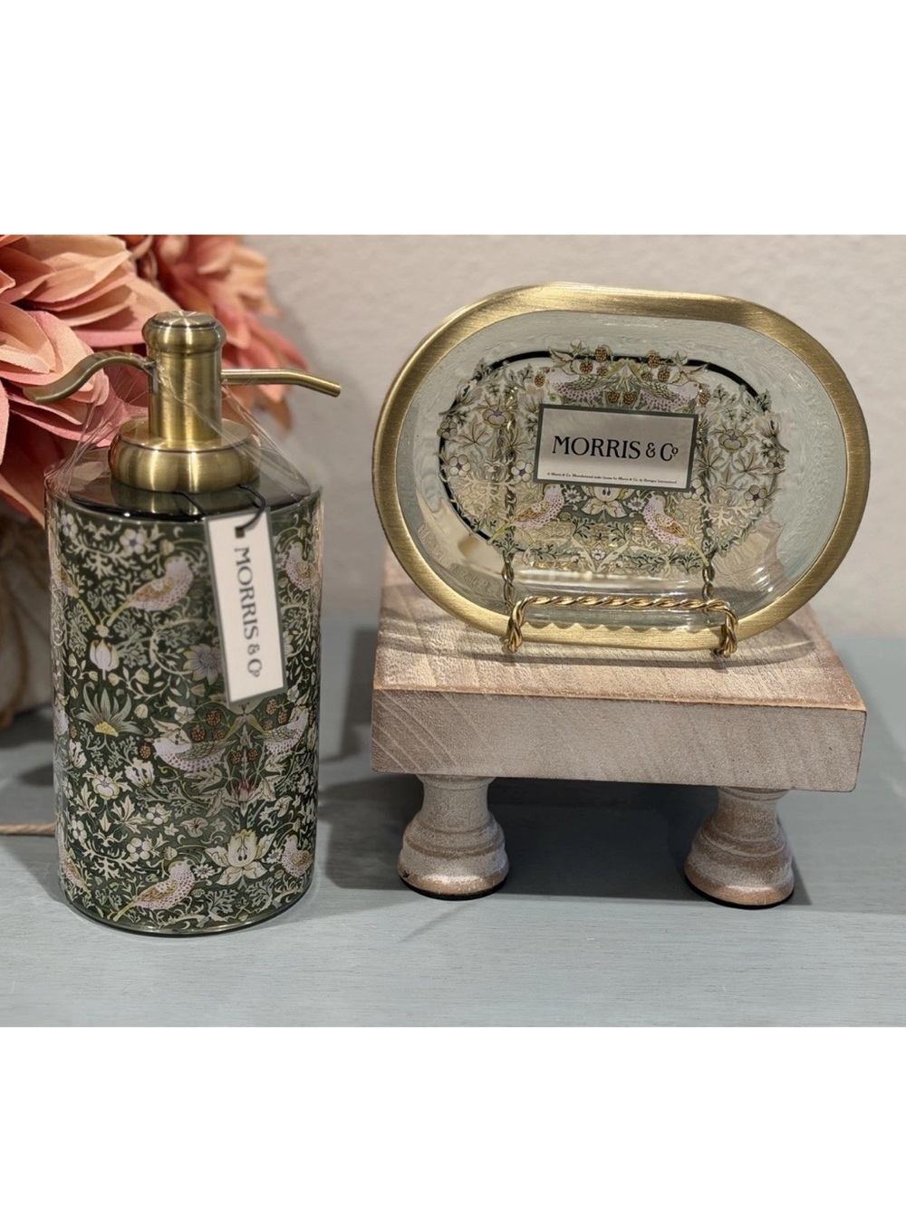 New Morris & Co Heavy Glass Green Strawberry Thief Soap Dispenser &
Soap Dish